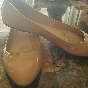 Gianni Bini tan patent flats